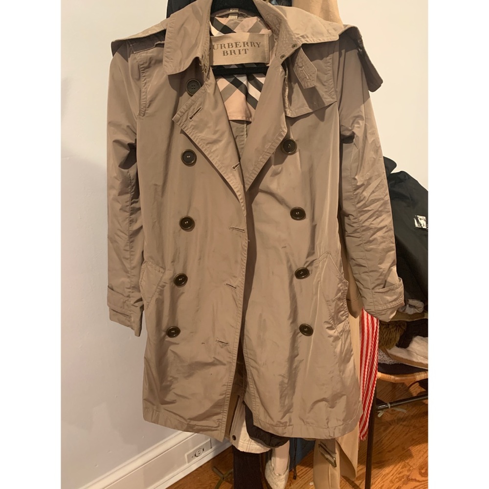 BEAUTIFUL BURBERRY TRENCH COAT